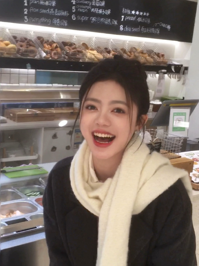 谢贤离世引发港圈哀悼，王菲与张柏芝三胎生父疑云再起