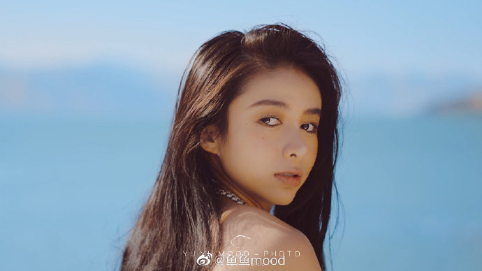 周星驰邀张艺兴零片酬再合作，张艺兴高情商回应引热议